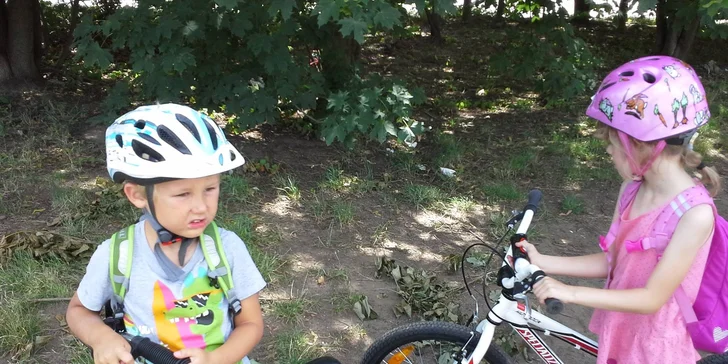 Cyklistický tábor se koná v Hostivaři.