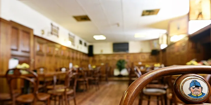 Švejkovo koryto plné řízečků, žebírek, jelítek a dalších dobrot až pro 30 lidí