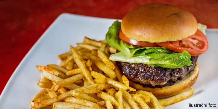 Parádní hostina v lázeňském centru: Švejkův burger a hranolky s pivkem