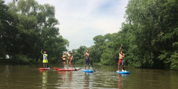 Vodní dobrodružství: Sjíždění řeky na paddleboardu