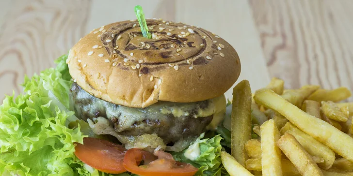 Dva našlapané burgery dle výběru – s domácí limčou nebo bez
