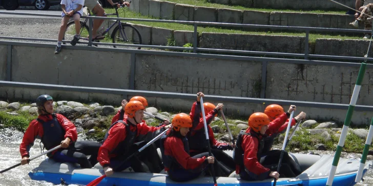 Vzrušující rafting na slovenské řece Váh - zdolejte kanál vítězů