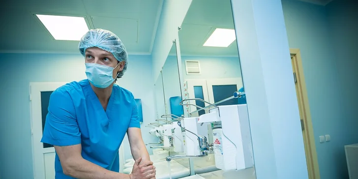 Důkladné předoperační vyšetření očí na špičkové klinice Oftum Prague