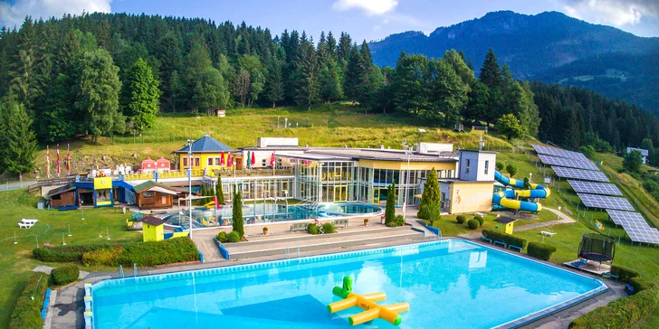 V rámci pobytu máte každý den nárok na vstup do vodního světa v Aquareny Kötschach hned vedle resortu.