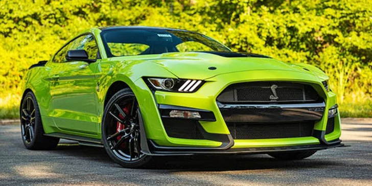 Pronájem Fordu Mustang GT v Shelby paketu na 40 min. nebo až 24 hodin ve všední dny
