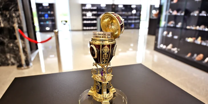 Obdivujte precizní zpracování legendárního Fabergého vejce.