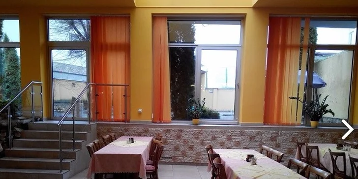 Dvě porce medových žeber s křenem i kozími rohy ve vyškovské restauraci