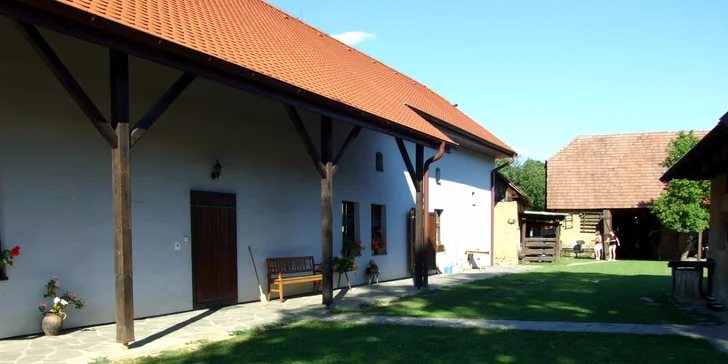 Relax pro dva s polopenzí, vstupy na Čachtický hrad i pohoštění na Selském dvoře
