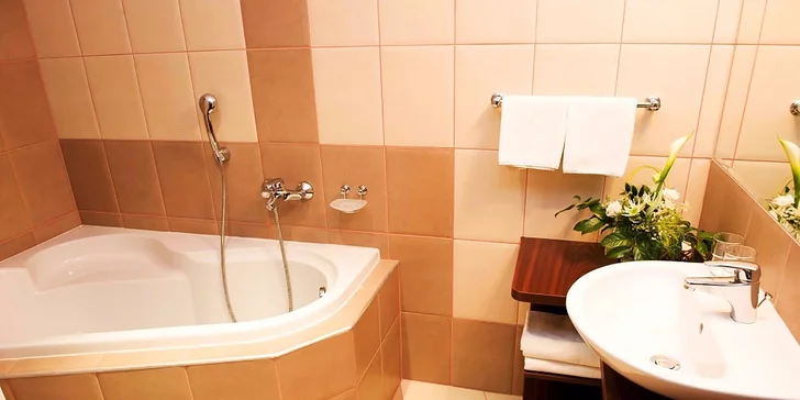Relax pro dva s polopenzí, vstupy na Čachtický hrad i pohoštění na Selském dvoře