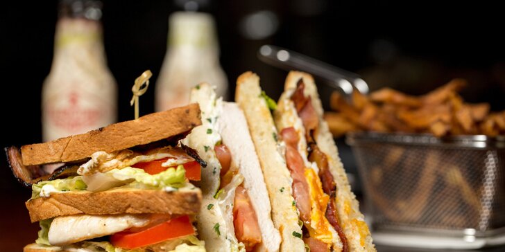 Vydatná svačinka v centru: Pastrami sendvič nebo club sendvič s kuřecím masem
