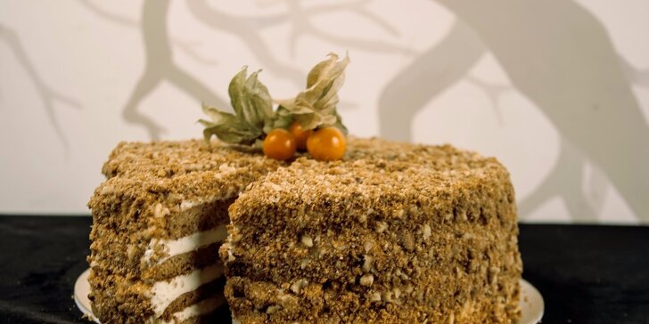 Znamenité dorty pro každou příležitost: Sacher, medovník i hypno dort