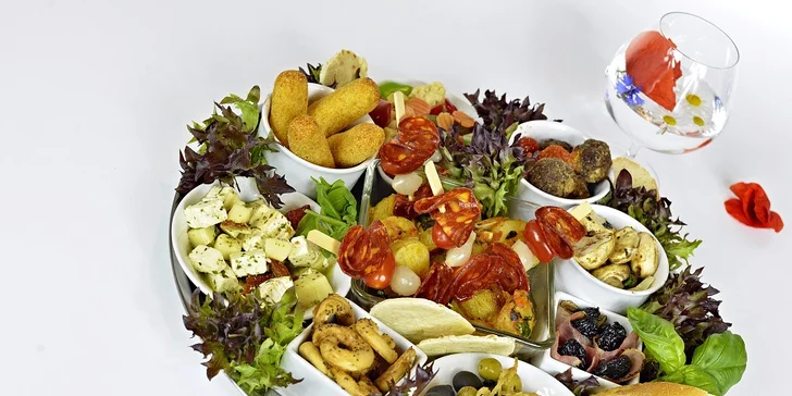 Královské španělské tapas - 1200gramová hostina pro bandu přátel