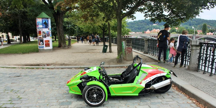Za volantem motorové tříkolky: Až 2hodinová jízda Prahou v nadupaném vozítku