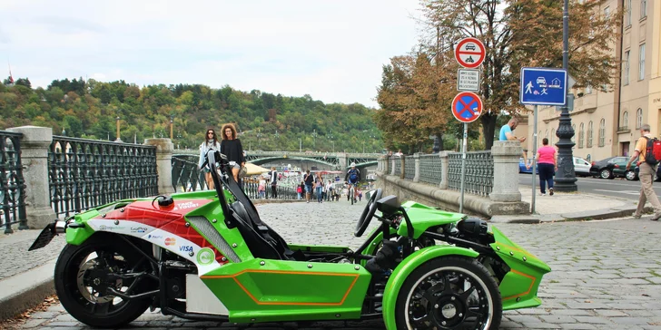Za volantem motorové tříkolky: Až 2hodinová jízda Prahou v nadupaném vozítku