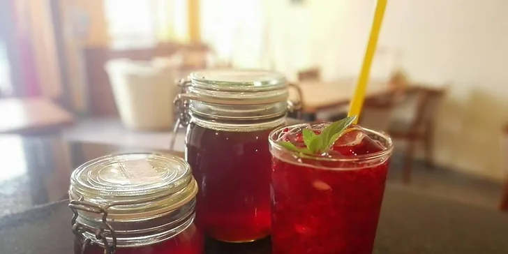 Fantastická pečená žebírka se sweet-chilli omáčkou a bagetkou pro dvě osoby