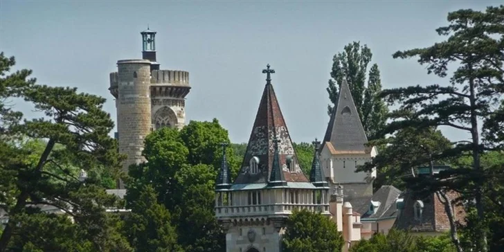 Zámek Laxenburg s plavbou po jezeře a návštěvou města růží