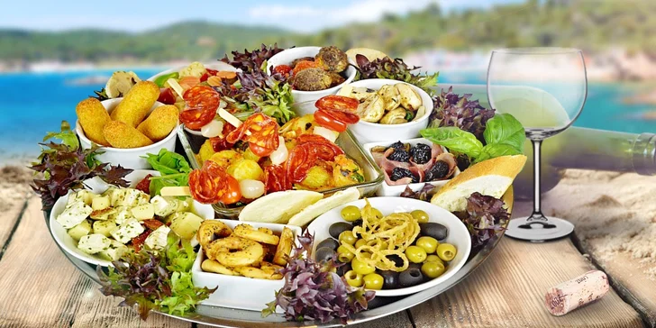 Královské španělské tapas - 1200gramová hostina pro bandu přátel