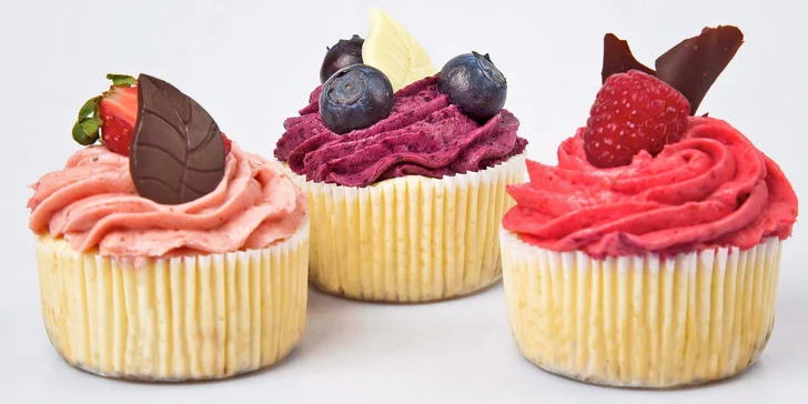 Oslaďte si den: 6 lehkých minicheesecaků s ovocným mousse