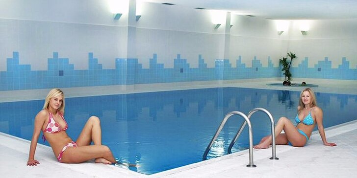 Odpočinek nedaleko Prahy - bazén a polopenze pro dva v Hotelu Astra