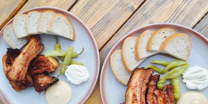 Dvě porce medových žeber s křenem i kozími rohy ve vyškovské restauraci