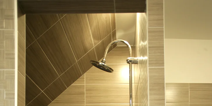 V apartmánu nechybí ani koupelna.
