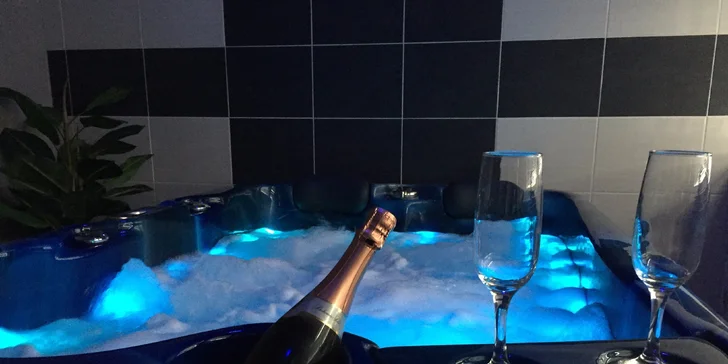 Chvíle soukromí: 2 hodiny ve wellness centru pro 2 osoby vč. šampaňského