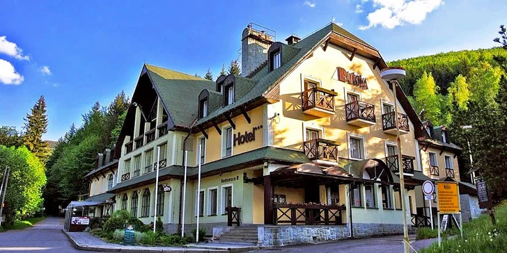 Podzimní odpočinek v Beskydech s polopenzí a relaxací ve vířivce pro dva