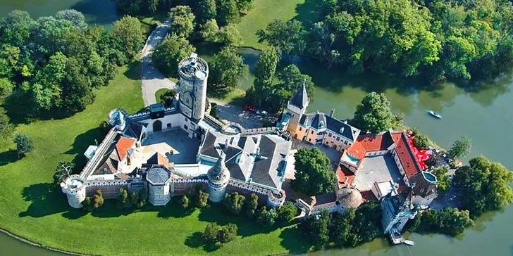 Zámek Franzesburg, plavba po podzemním jezeře a návštěva čokoládovny