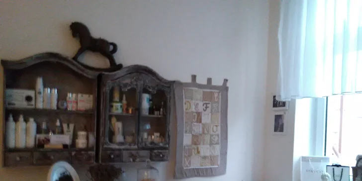 Lázeňská pedikúra s přípravky OPI pro krásné nožky
