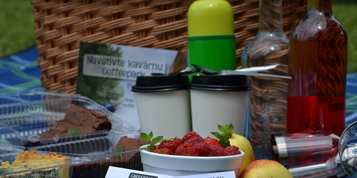 Piknik v Riegráčích: Bezlepkové zákusky a quiche, ovoce i deka na sezení