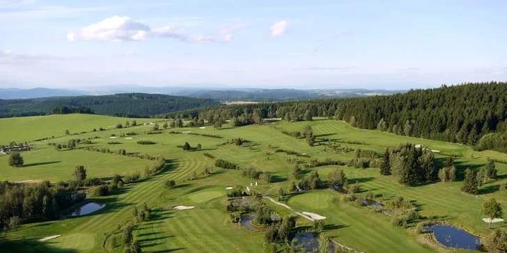 Green fee na 18jamkové golfové hřiště v Kořenci