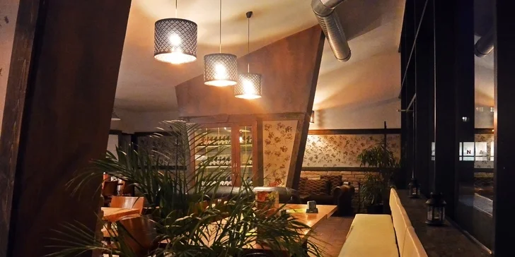 V podniku s příjemnou atmosférou se pořádají i výstavy a hudební koncerty.