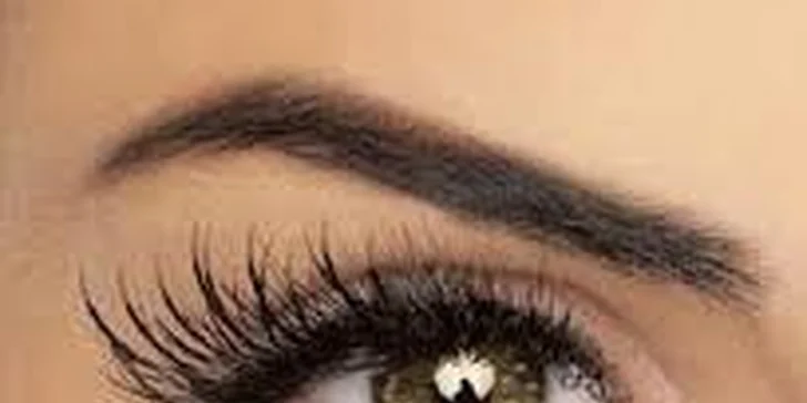 Svůdný pohled s novými řasami Lash stylist