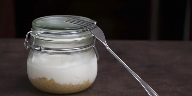 Sladká vzpruha na cestě Prahou: Domácí cheesecake a káva
