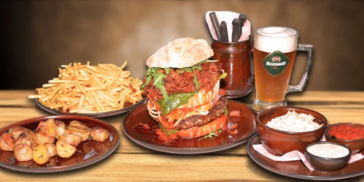 Pekelný mega burger s náloží příloh pro 4 osoby nebo jednoho statečného jedlíka