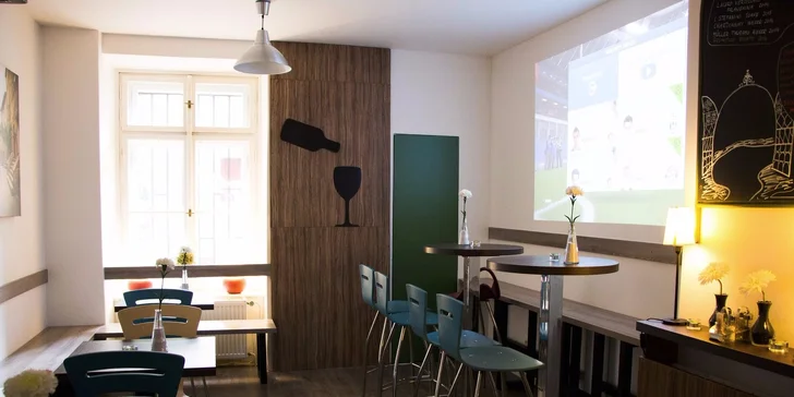 Romantické posezení u vína, sýru, klobásek a dalších dobrot