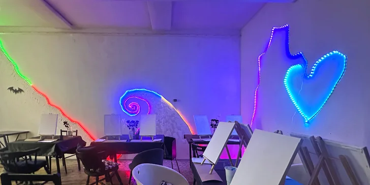 K dispozici budete mít plátno, neonové barvy i veškerý výtvarný materiál.
