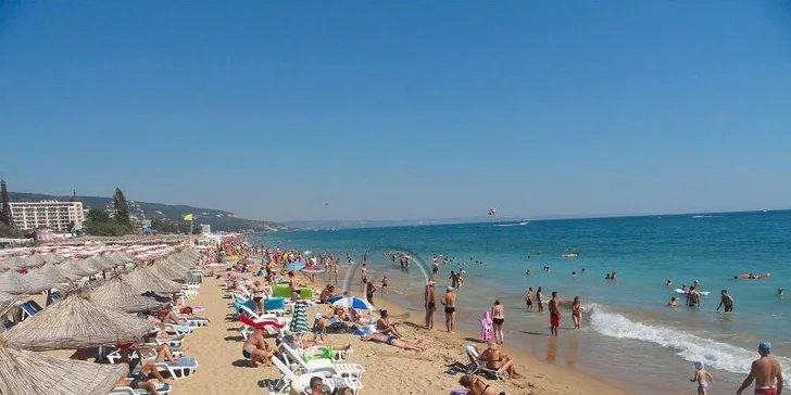 Pláž v centru Zlatých písků