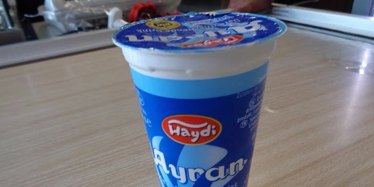 Pouliční dlabanec: Kebab v tortille nebo turecký chléb s masem + nápoj