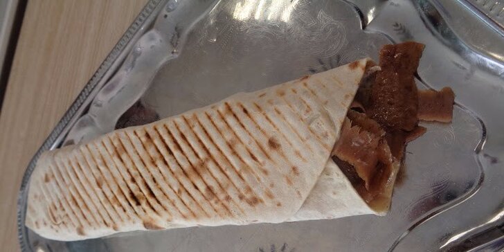 Pouliční dlabanec: Kebab v tortille nebo turecký chléb s masem + nápoj