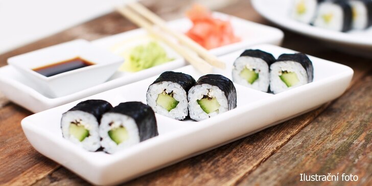Svezte se na asijské vlně: Vegetariánský sushi set s 23 barevnými rolkami