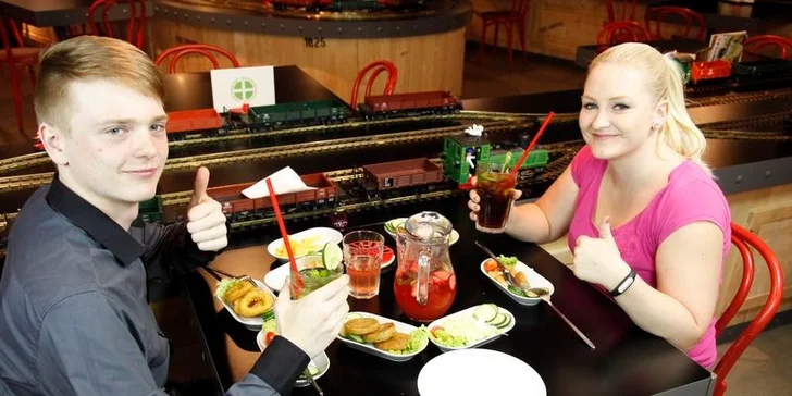 Neomezená konzumace nebo 3chodové menu v mašinkové kavárně pro 1 či 2