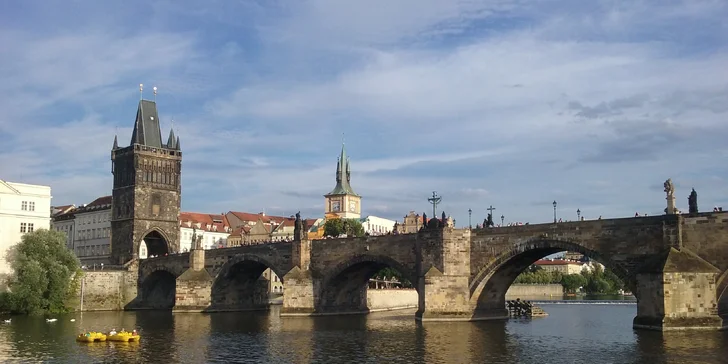Vyhlídkové, polední a večerní plavby po Vltavě, některé i s rautem a hudbou