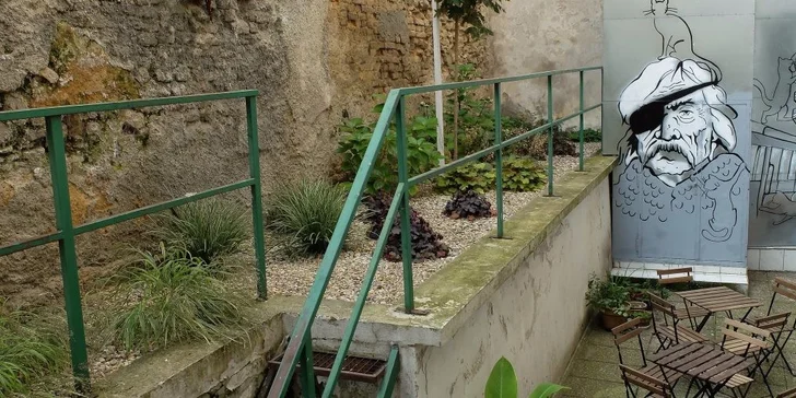 Venkovní posezení.