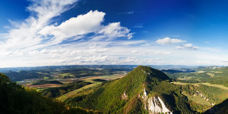 Krásná je také 6 km vzdálená Manínská soutěska s nevšední faunou i flórou.