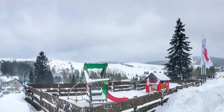 V zimním období vyrazte lyžovat na Klínovec nebo Boží Dar.
