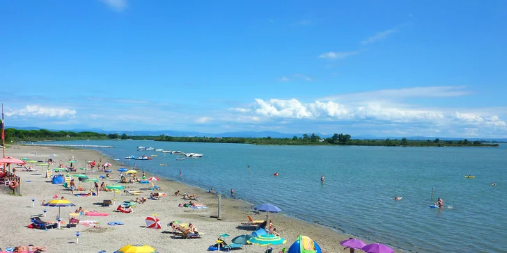 Resort se nachází přímo u písečné pláže. 