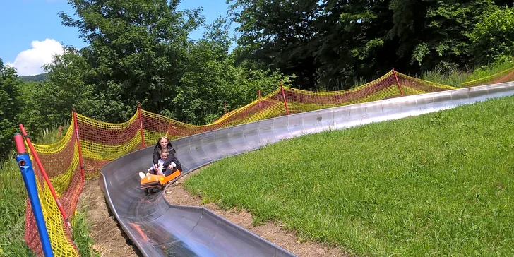 V jednomístném bobu mohou svištět dospělí a děti vyšší 130 cm.