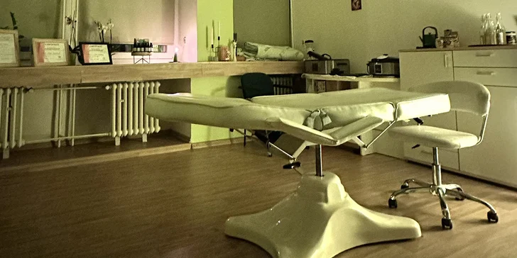 Pokud toužíte po přirozeném omlazení a okamžitém rozjasnění, lymfatická liftingová masáž obličeje je pro vás to pravé.