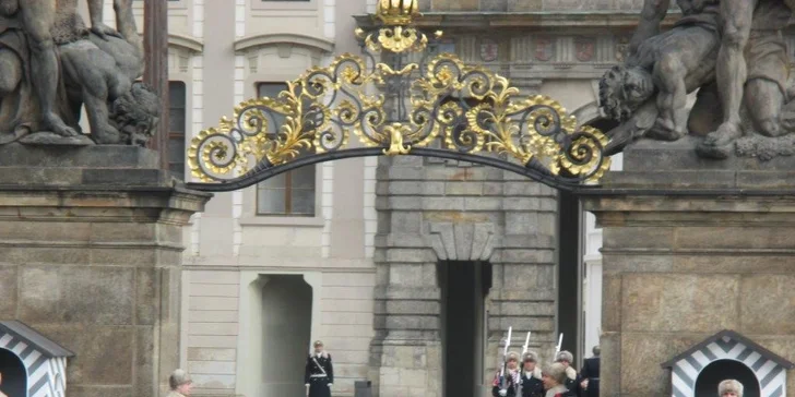 Odhalte s průvodcem tajemství Pražského hradu včetně jeho interiérů